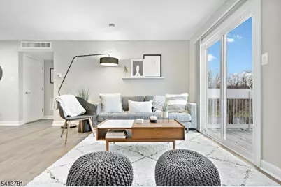 1000 Pheasant Hollow Dr, Plainsboro Township, NJ 08536 - Photo 4