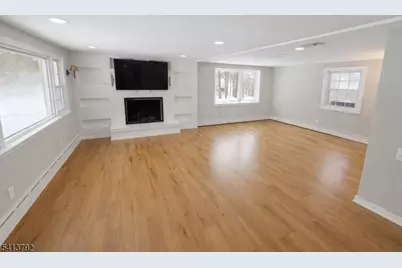 5 Linabury Ln, Chester, NJ 07930 - Photo 2