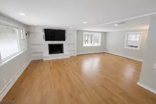 5 Linabury Ln, Chester, NJ 07930 - Photo 2