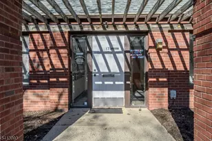 178 Tamarack Cir, Montgomery Township, NJ 08558 - Photo 4