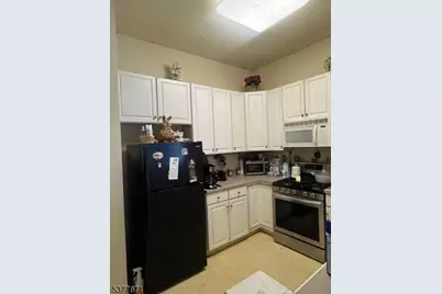 870 Honeybrook Cir, Lopatcong Township, NJ 08886 - Photo 10