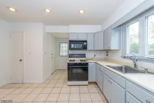 98 Browertown Rd, Little Falls Township, NJ 07424 - Photo 6