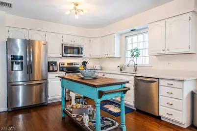 7 Chestnut St, Washington Township, NJ 07853 - Photo 12