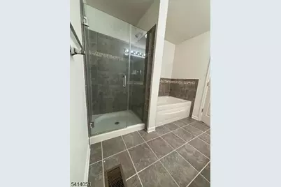 18 Ashley Ct, Hawthorne, NJ 07506 - Photo 6