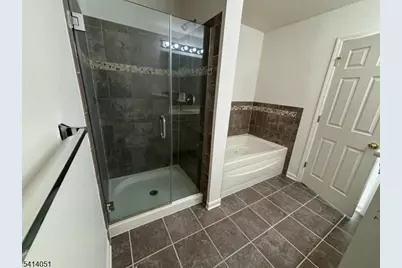 18 Ashley Ct, Hawthorne, NJ 07506 - Photo 2