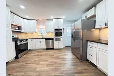 14 Darwin Rd, Franklin Township, NJ 08873 - Photo 2