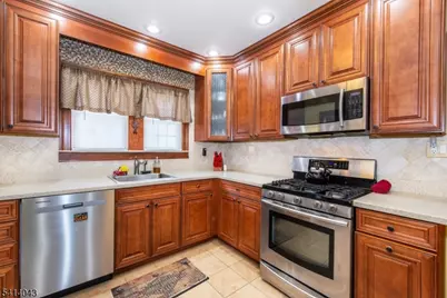 18 Johnson St, Clifton, NJ 07014 - Photo 8