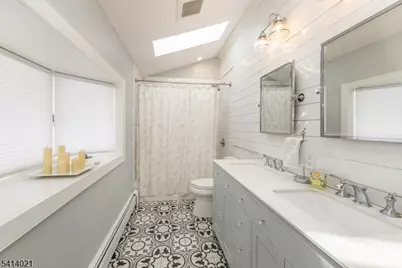 7 Oakwood Trl, Kinnelon, NJ 07405 - Photo 10