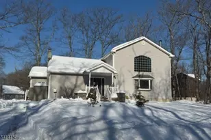 8 Lincoln Trail, Hopatcong, NJ 07843 - Photo 1