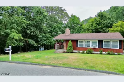 221 S Maryland Ave, Jefferson Township, NJ 07849 - Photo 18