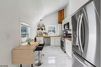 32 Forest St #2, Montclair, NJ 07042 - Photo 2