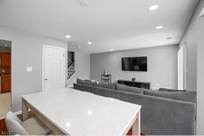 31 Dogwood St, Jersey City, NJ 07305 - Photo 4