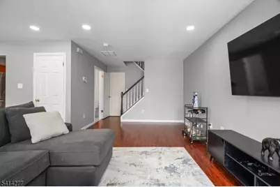 31 Dogwood St, Jersey City, NJ 07305 - Photo 8