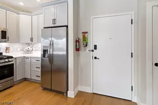 302 Fischer Ct, Rockaway Township, NJ 07866 - Photo 4