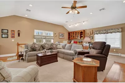 40 Cedar St, Bloomingdale, NJ 07403 - Photo 14