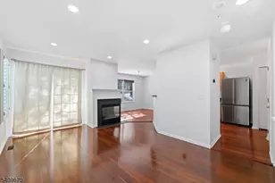 402 Dalton Ct, Denville, NJ 07834 - Photo 4