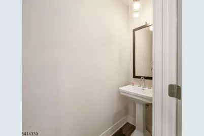 707 Station Rd, Dunellen, NJ 08812 - Photo 8