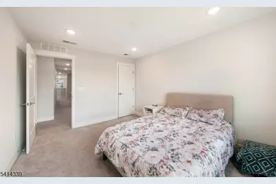 707 Station Rd, Dunellen, NJ 08812 - Photo 22