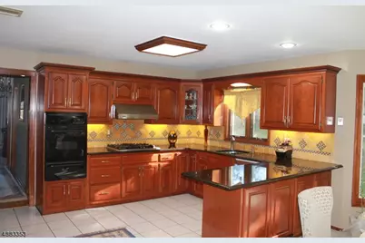 5 New Castle Ct, Parsippany, NJ 07950 - Photo 2