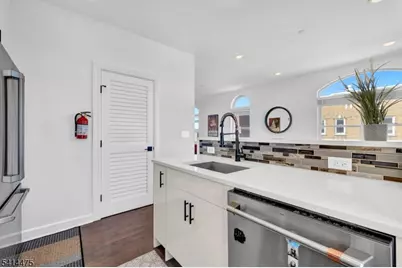 974 Summit Ave #401, Jersey City, NJ 07307 - Photo 22