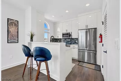 974 Summit Ave #401, Jersey City, NJ 07307 - Photo 18