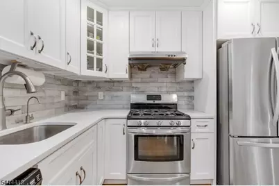 34 Stockton Ct, Parsippany, NJ 07950 - Photo 10