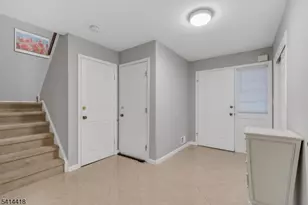 34 Stockton Ct, Parsippany, NJ 07950 - Photo 4
