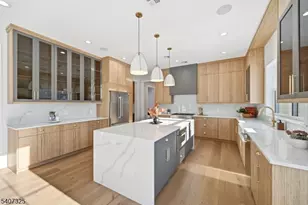 1 Breton Pl, Livingston, NJ 07039 - Photo 10