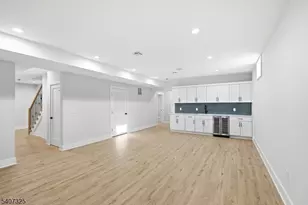 1 Breton Pl, Livingston, NJ 07039 - Photo 24