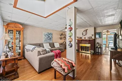 200 Page Ave, Lyndhurst Township, NJ 07071 - Photo 4