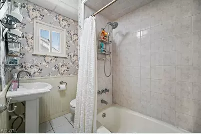 200 Page Ave, Lyndhurst Township, NJ 07071 - Photo 16