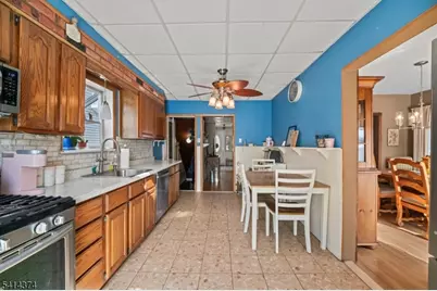 200 Page Ave, Lyndhurst Township, NJ 07071 - Photo 10