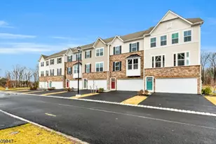 7 Peckwell St, Mount Olive, NJ 07828 - Photo 2