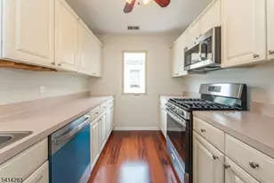 140 Sunrise Dr, Hanover Township, NJ 07981 - Photo 4