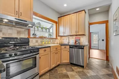 15 Garfield Pl, Montclair, NJ 07043 - Photo 10