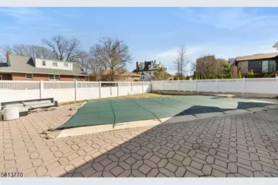 1070 Cumbermeade Rd, Fort Lee, NJ 07024 - Photo 10