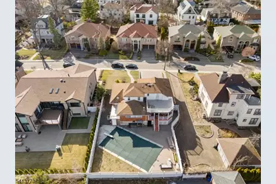 1070 Cumbermeade Rd, Fort Lee, NJ 07024 - Photo 30