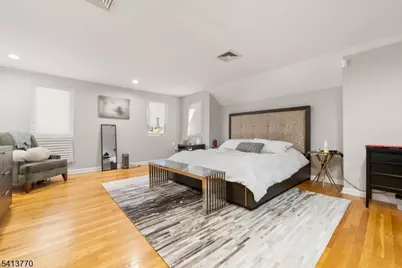 1070 Cumbermeade Rd, Fort Lee, NJ 07024 - Photo 22