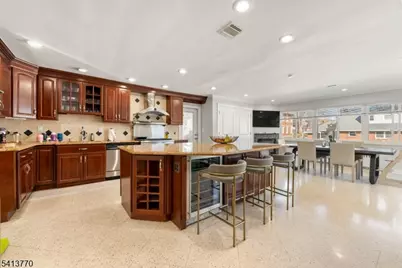 1070 Cumbermeade Rd, Fort Lee, NJ 07024 - Photo 20