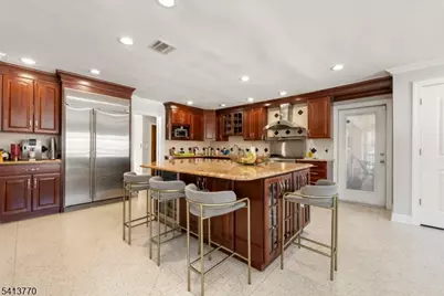 1070 Cumbermeade Rd, Fort Lee, NJ 07024 - Photo 4