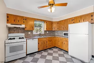 83 Chestnut Hill Dr W, Denville, NJ 07834 - Photo 8