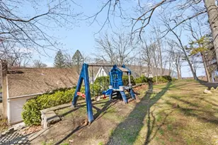 83 Chestnut Hill Dr W, Denville, NJ 07834 - Photo 2