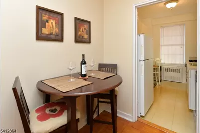 5 Roosevelt Pl #2B, Montclair Twp., NJ 07042 - Photo 2