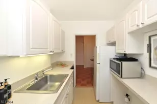 5 Roosevelt Pl, Montclair Twp., NJ 07042 - Photo 4