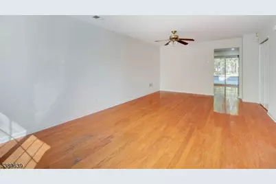 271 Dochery Pl, Franklin Township, NJ 08873 - Photo 4