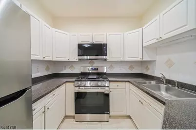 8005 Brittany Dr #8005, Wayne, NJ 07470 - Photo 8