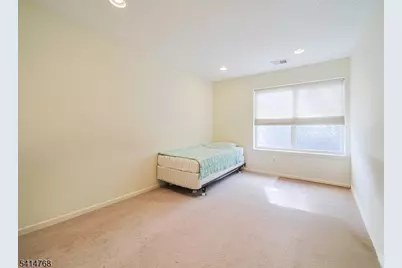 8005 Brittany Dr #8005, Wayne, NJ 07470 - Photo 30