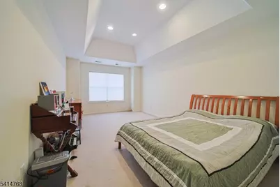 8005 Brittany Dr #8005, Wayne, NJ 07470 - Photo 22