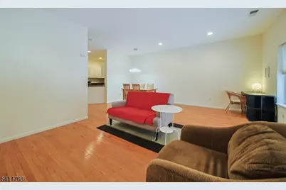 8005 Brittany Dr #8005, Wayne, NJ 07470 - Photo 16