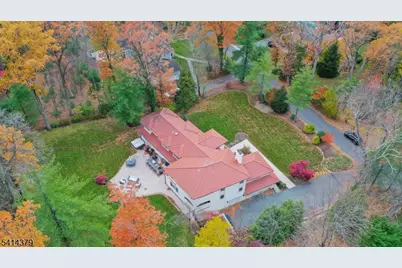 4 Meadow Ln, Roseland, NJ 07068 - Photo 2